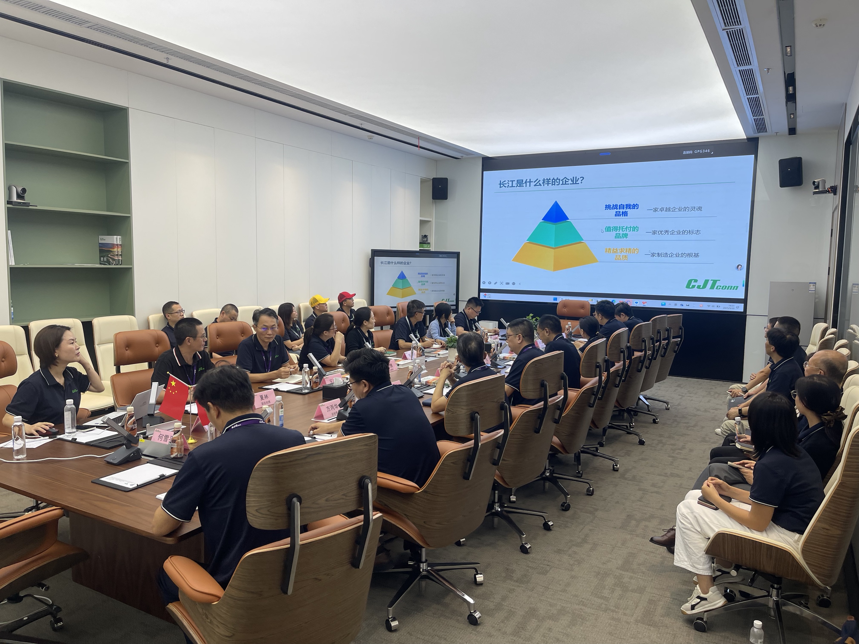 持形而上的精神，行形而下的行动——以文化凝心为思想，管理自我为行动